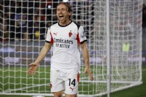 Luka Modric esulta dopo un gol