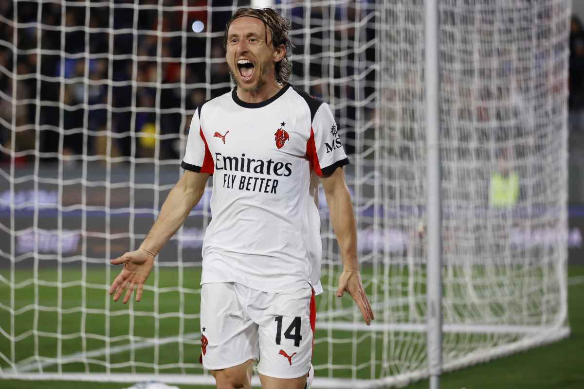 Luka Modric esulta dopo un gol