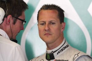 Michael Schumacher guarda perplesso