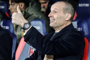 Massimiliano Allegri con il pollice alzato