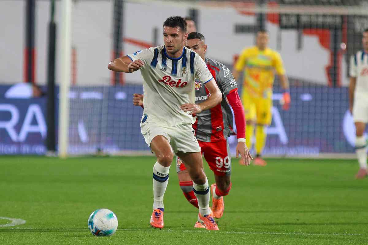 Djimsiti in campo con l'Atalanta