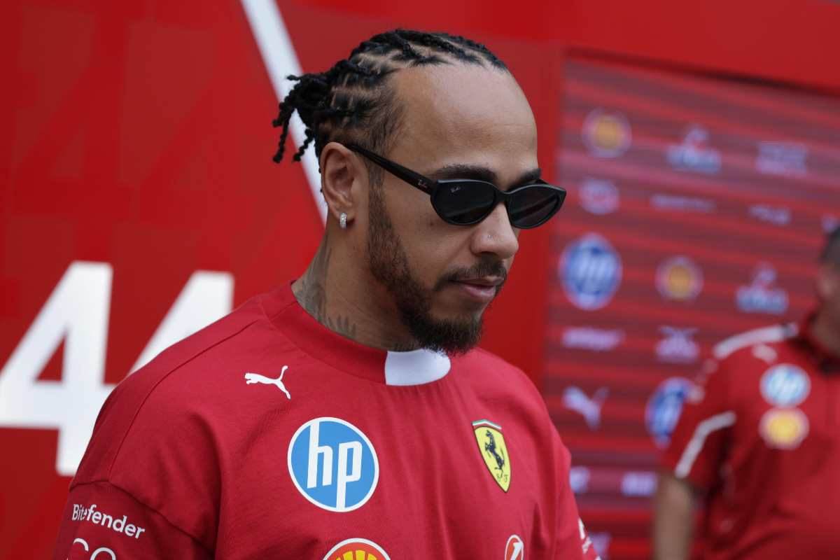Lewis Hamilton a capo chino