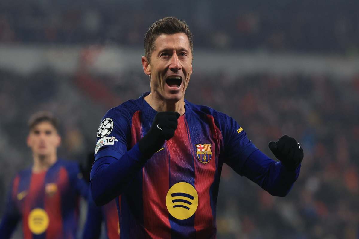 Robert Lewandowski esulta dopo un gol