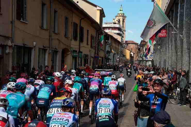 Ciclisti alla partenza di una tappa