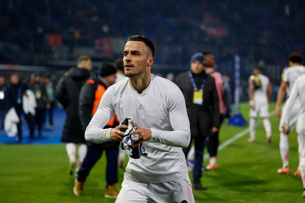 Filip Kostic con la maglia della Juve