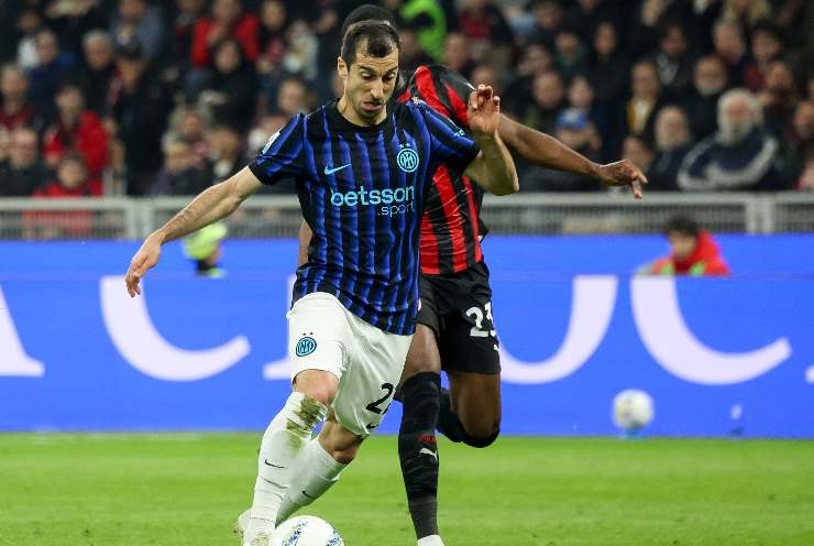 Henrikh Mkhitaryan in azione con l'Inter
