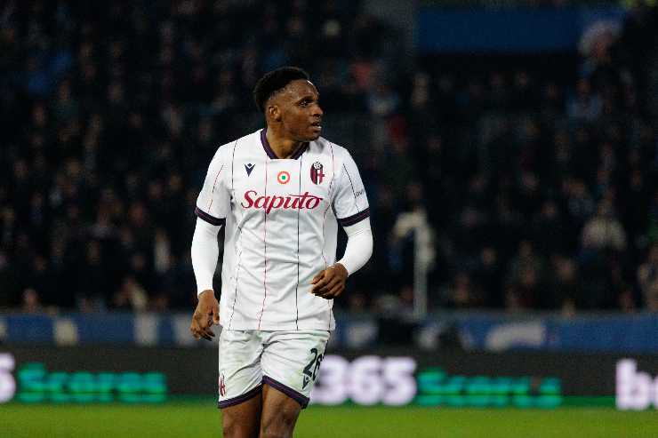 John Lucumì in azione con il Bologna