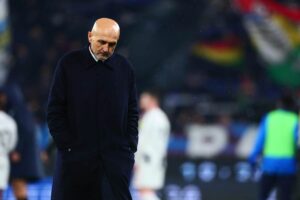 Luciano Spalletti a capo chino