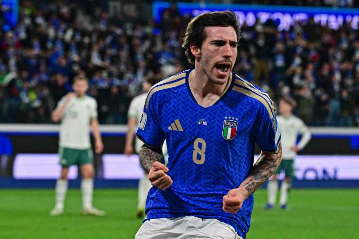 Sandro Tonali esulta per il gol in Nazionale