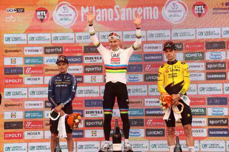 Tadej Pogacar sul podio della Milano-Sanremo