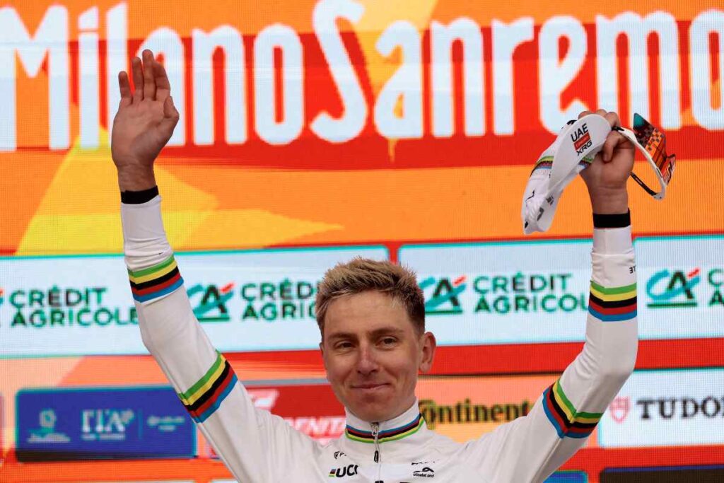 Tadej Pogacar sul podio della Milano-Sanremo