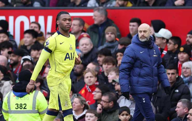 Destiny Udogie esce dal campo