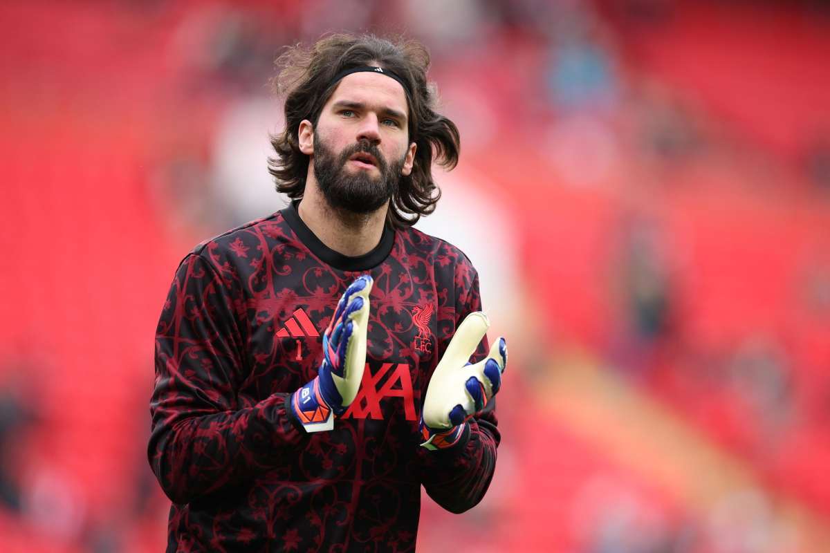 Alisson saluta il pubblico