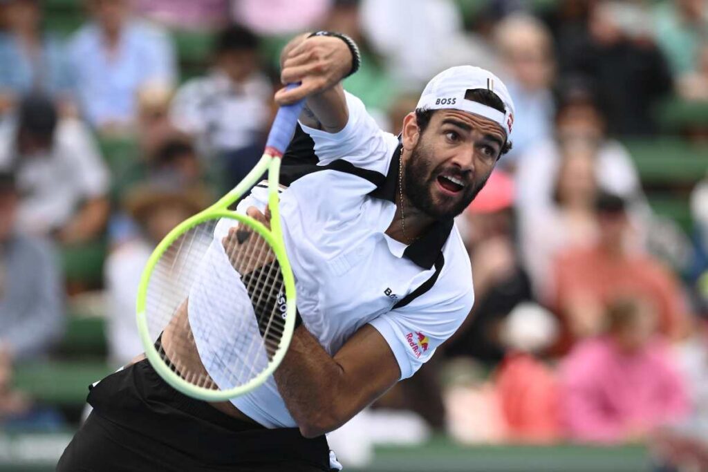 Matteo Berrettini al servizio