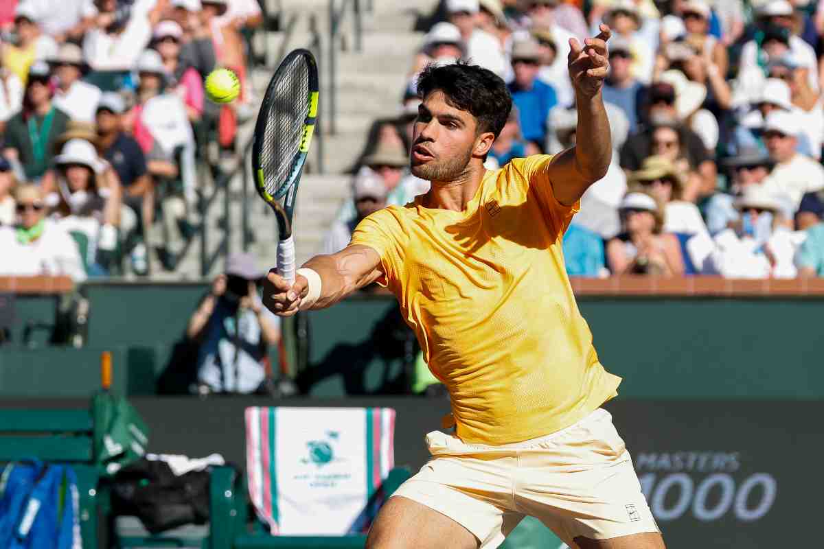 Carlos Alcaraz in campo a Indian Wells
