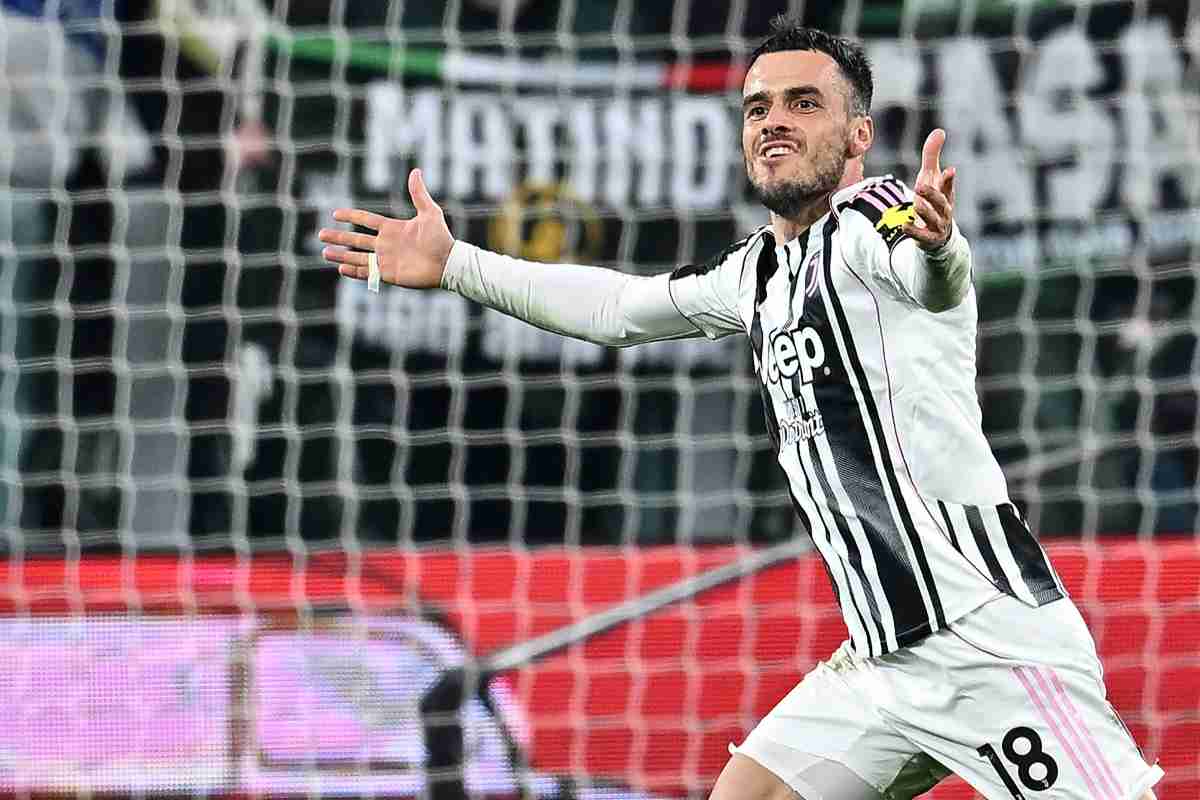 Filip Kostic esulta dopo il gol segnato al Napoli
