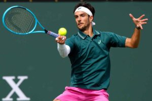 Lorenzo Musetti in azione a Indian Wells