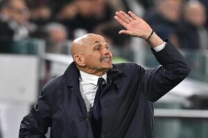 Spalletti dà indicazioni dalla panchina