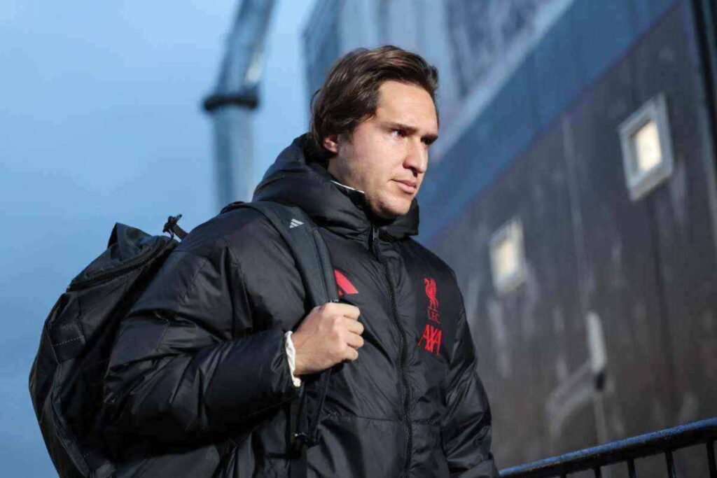 Federico Chiesa con lo zaino in spalla