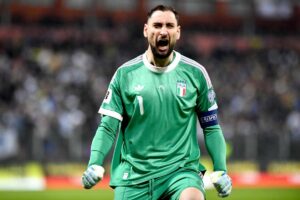 Gianluigi Donnarumma esulta dopo il di Kean contro la Bosnia