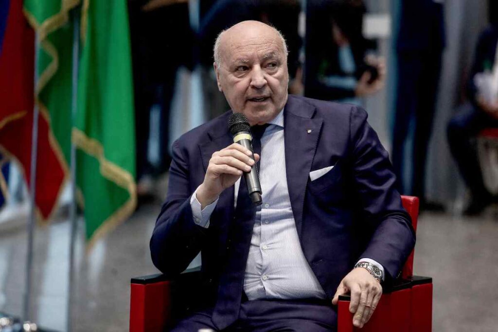 Giuseppe Marotta parla al microfono