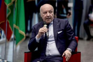 Giuseppe Marotta parla al microfono