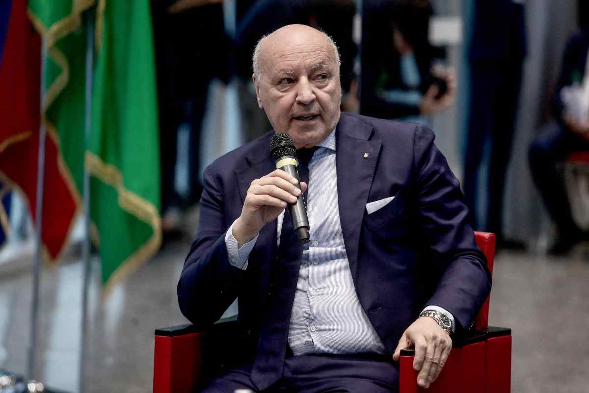 Giuseppe Marotta parla al microfono