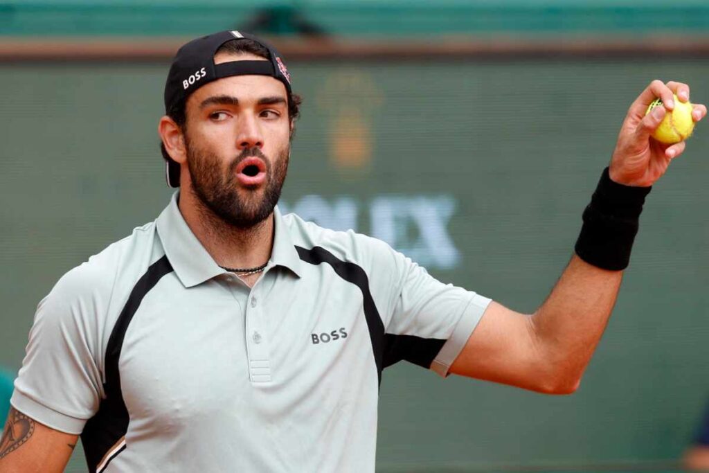 Matteo Berrettini con la faccia sorpresa