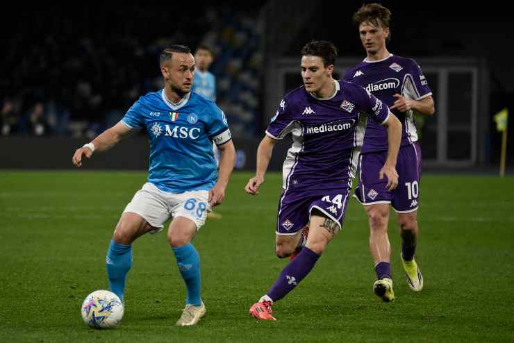 Stanislav Lobotka in azione con il Napoli