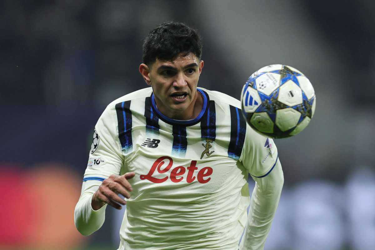 Raoul Bellanova in campo con l'Atalanta in Champions