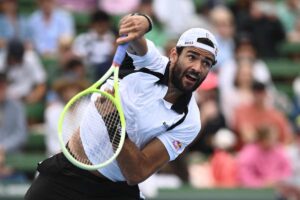 Matteo Berrettini al servizio