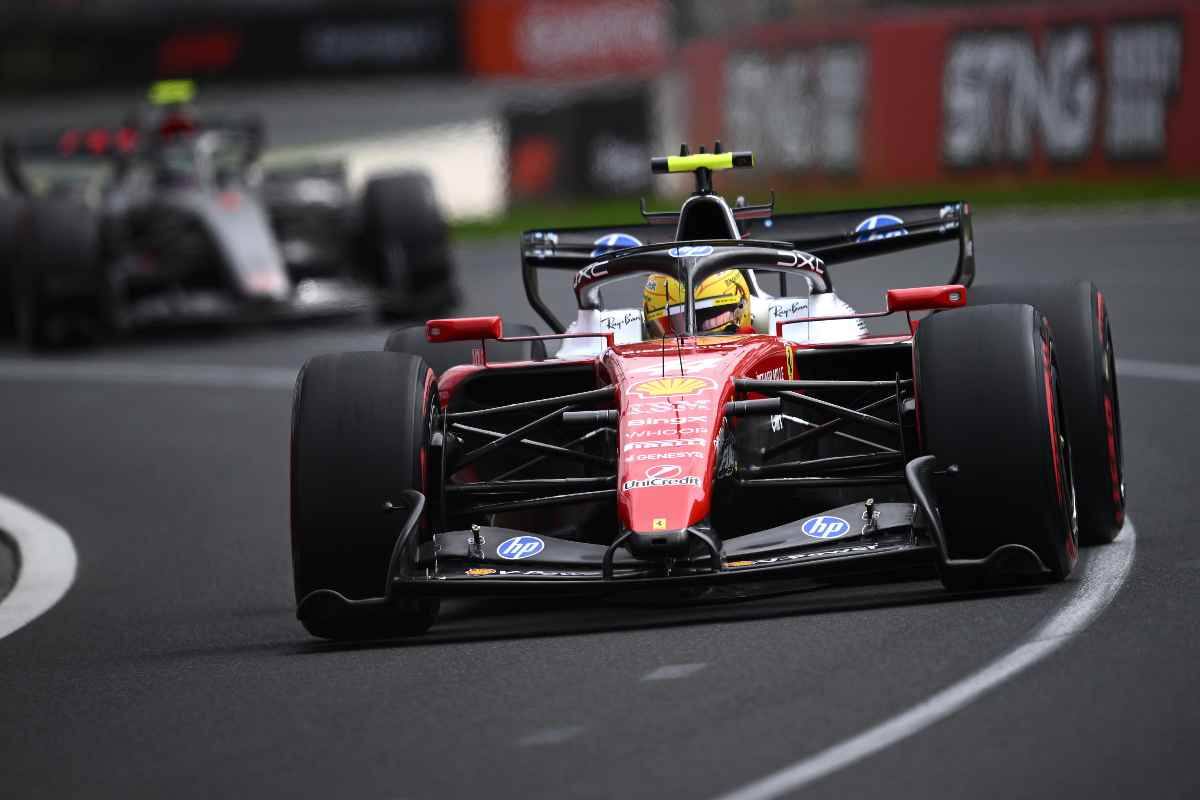 Hamilton alla guida della Ferrari