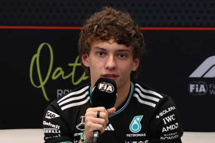 Kimi Antonelli al microfono