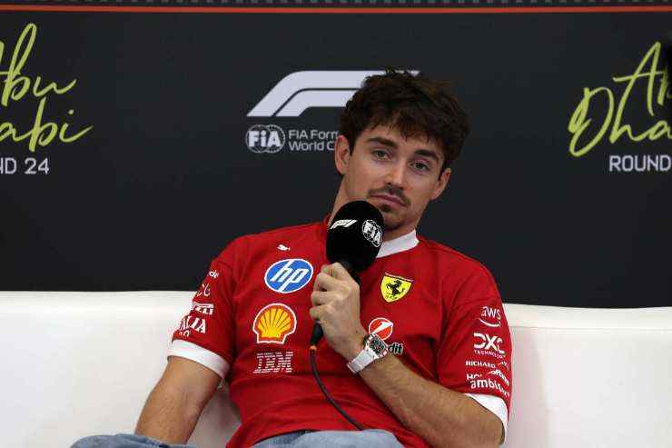 Charles Leclerc parla al microfono