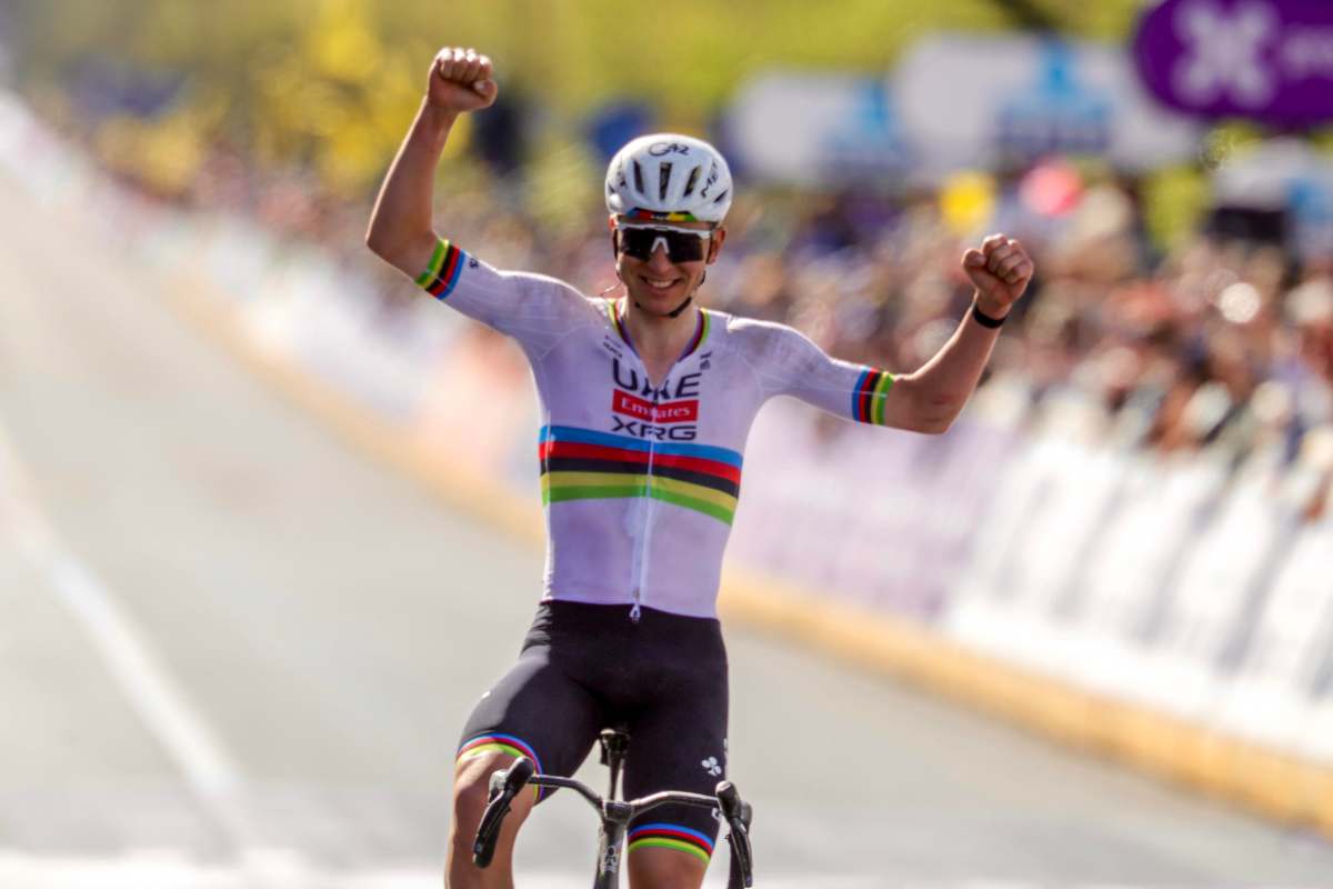 Tadej Pogacar trionfa al Giro delle Fiandre