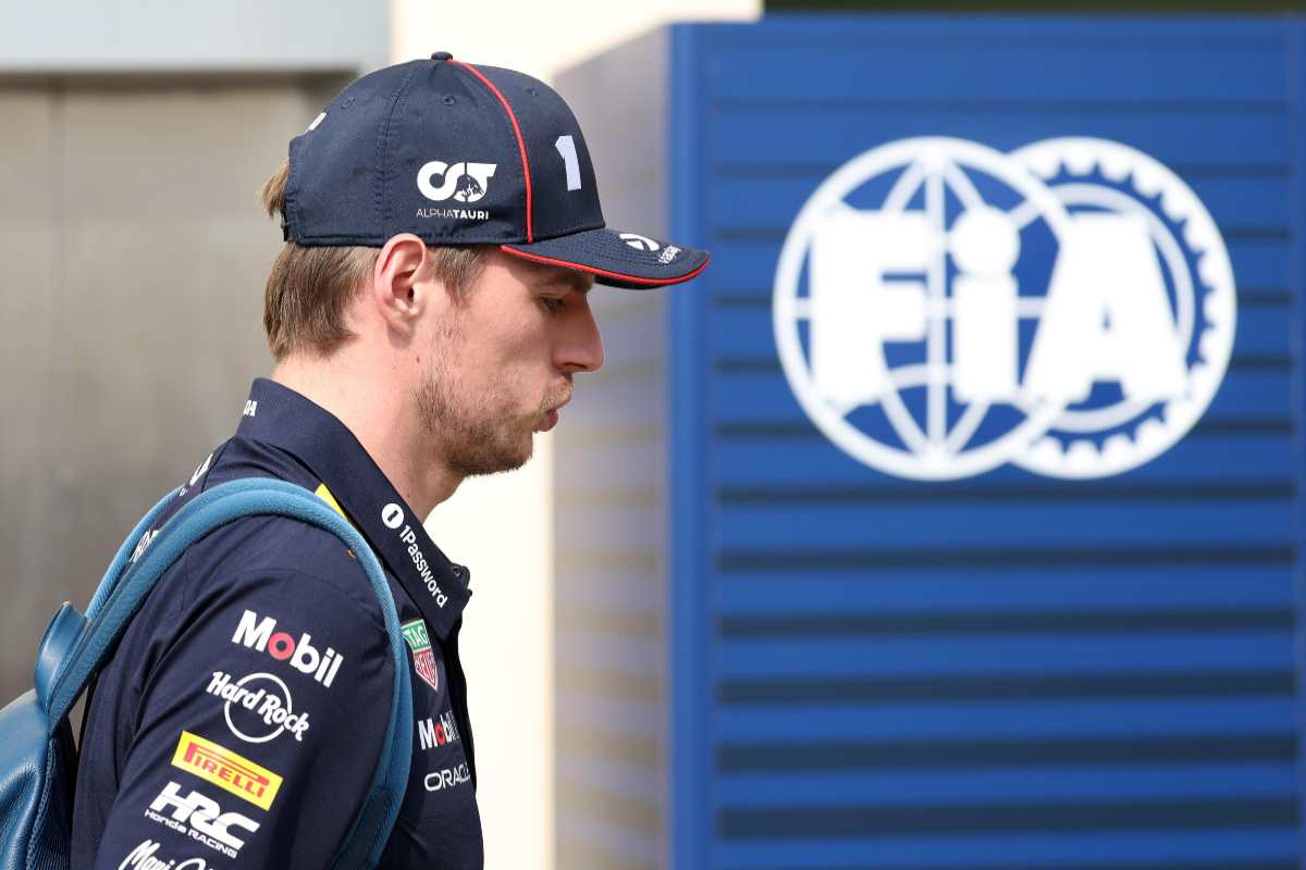 Verstappen con espressione preoccupata